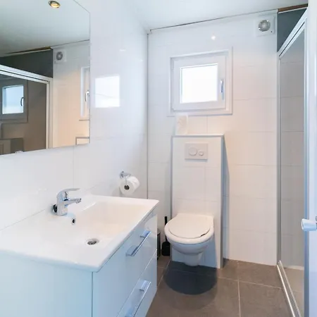 Waterzicht Chalet Nulde - Rust & Ruimte Voor 5 Personen Putten