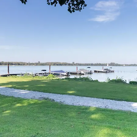 Waterzicht Chalet Nulde - Rust & Ruimte Voor 5 Personen Putten