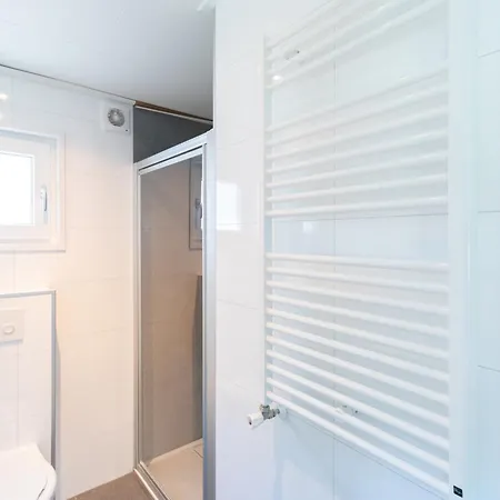 Waterzicht Chalet Nulde - Rust & Ruimte Voor 5 Personen Putten