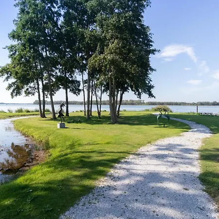 Waterzicht Chalet Nulde - Rust & Ruimte Voor 5 Personen Putten