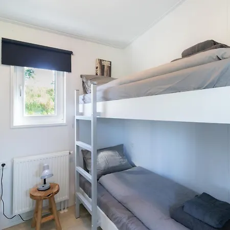 Waterzicht Chalet Nulde - Rust & Ruimte Voor 5 Personen Putten