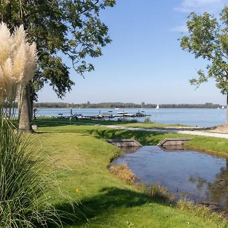 Waterzicht Chalet Nulde - Rust & Ruimte Voor 5 Personen Chalet Putten